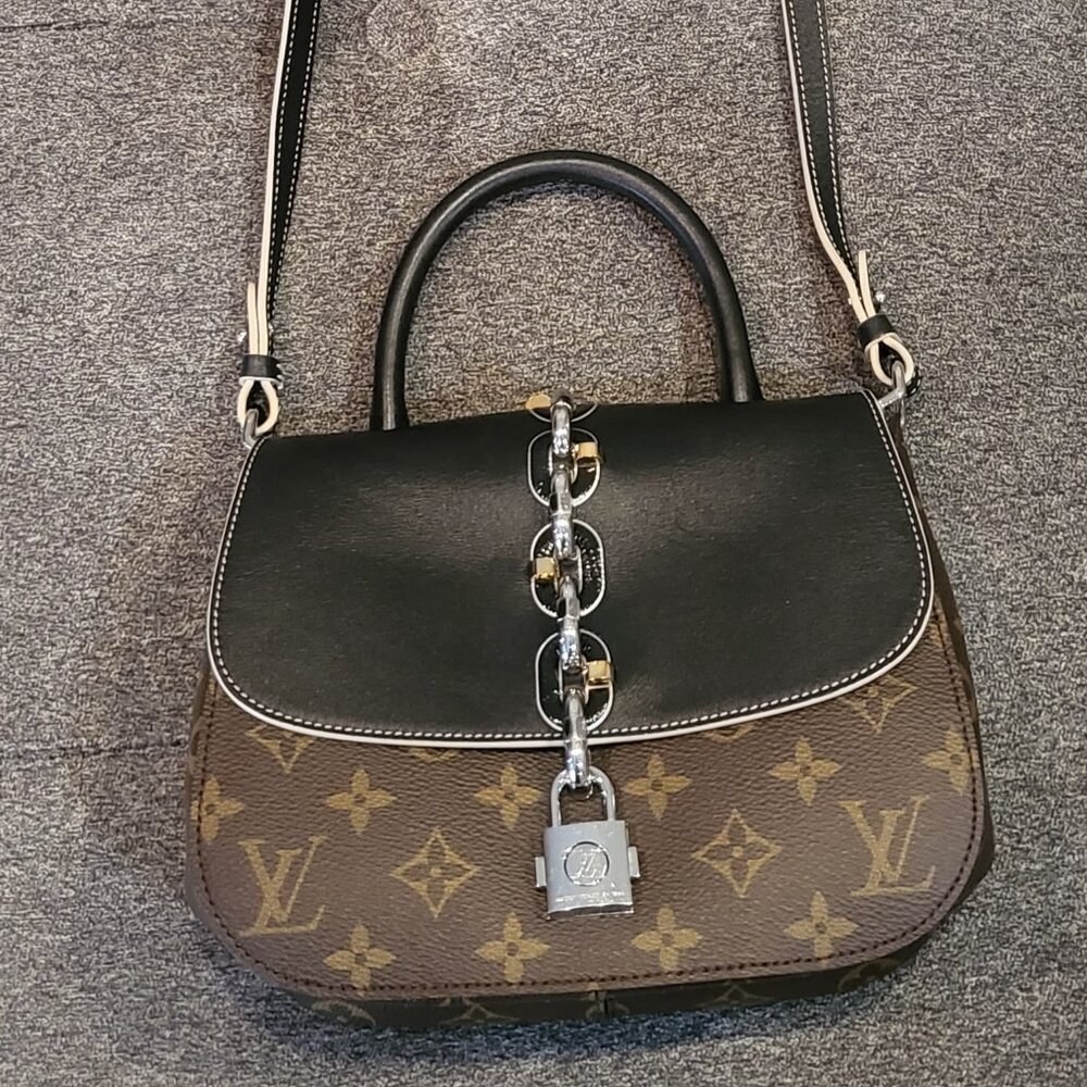 AUTHENTIC  LOUIS  VUITTON CHAIN IT MONOGRAM CANVAS SHOULDER BAG  CROSSBODY
